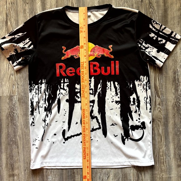 Red Bull Graphic Tee Medium – Bold Two-Tone Print, Pre-Owned, Unique Design - Picture 3 of 7